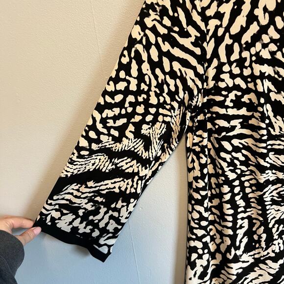 Calvin Klein Abstract Black and White Pattern Shift Dress Size 4 - Picture 7 of 8